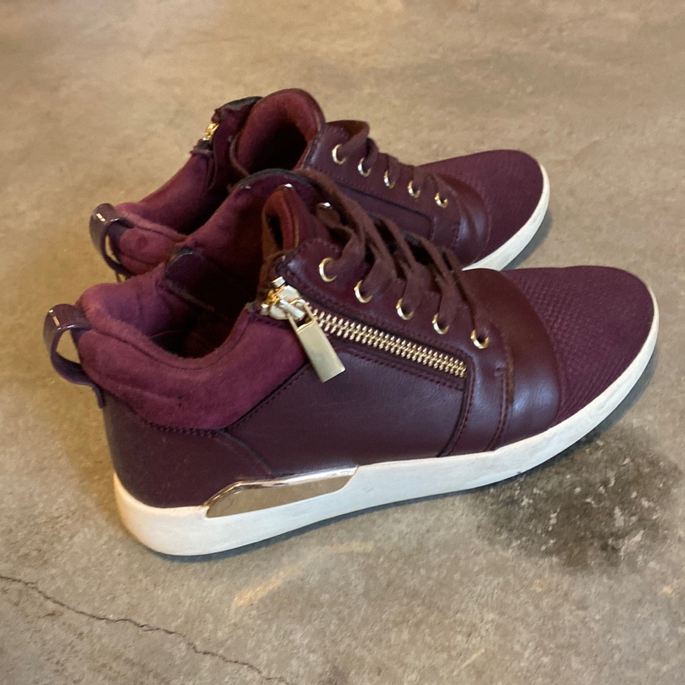 Also sneakers